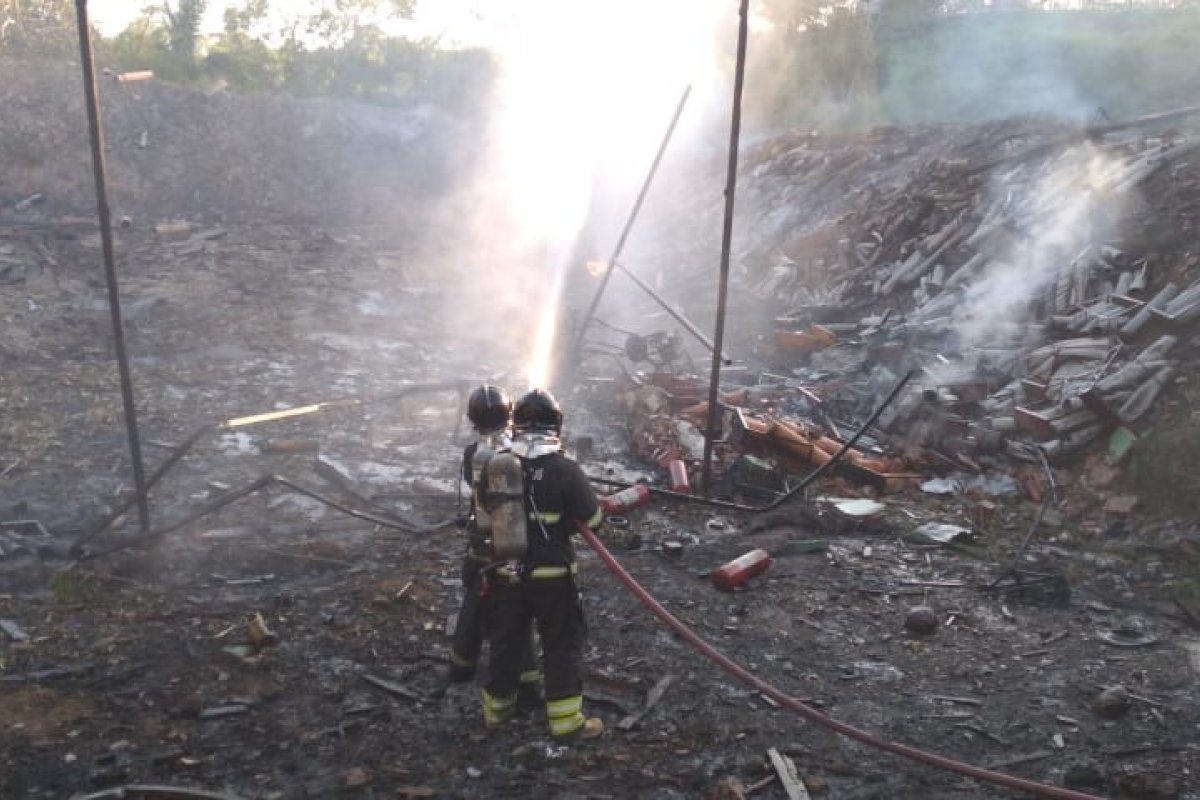 Bombeiros confirmam duas pessoas feridas em explosão em Simões Filho