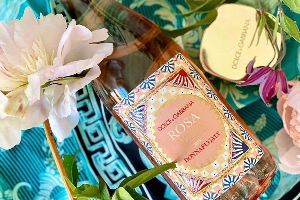 World Wine anuncia o lançamento de Rosa, o vinho produzido pela siciliana Donnafugata em parceria com a Dolce & Gabbana