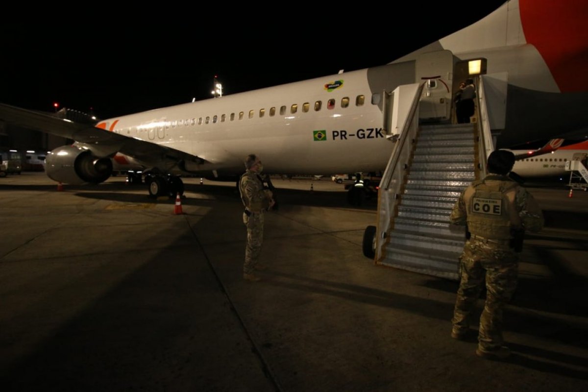Homem preso em SP suspeito de integrar em grupo de tráfico de drogas e roubo a bancos é transferido para BA
