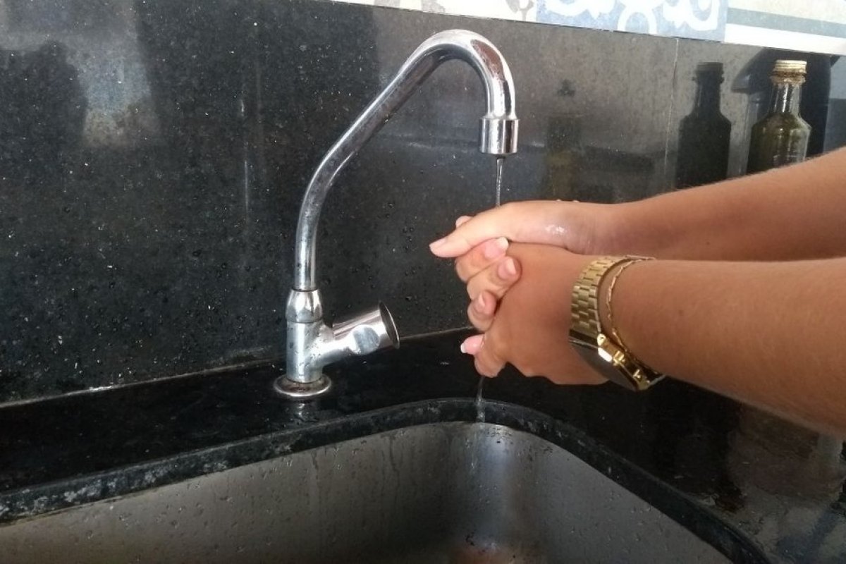 Abastecimento de água começa a ser retomado em bairros de Salvador após interrupção por problema com energia