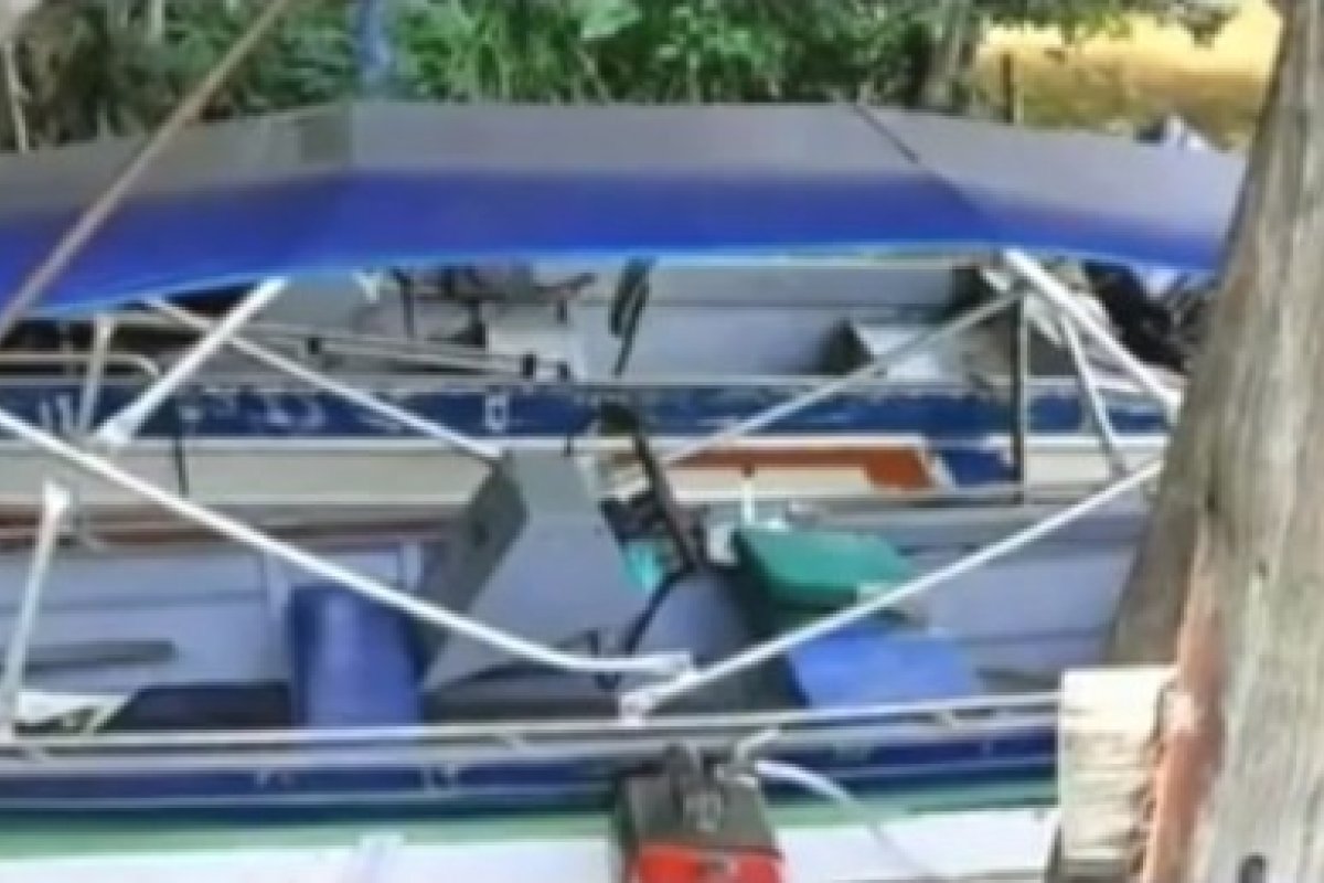 Ladrões roubam barco, se arrependem e resgatam padre após jogá-lo na água