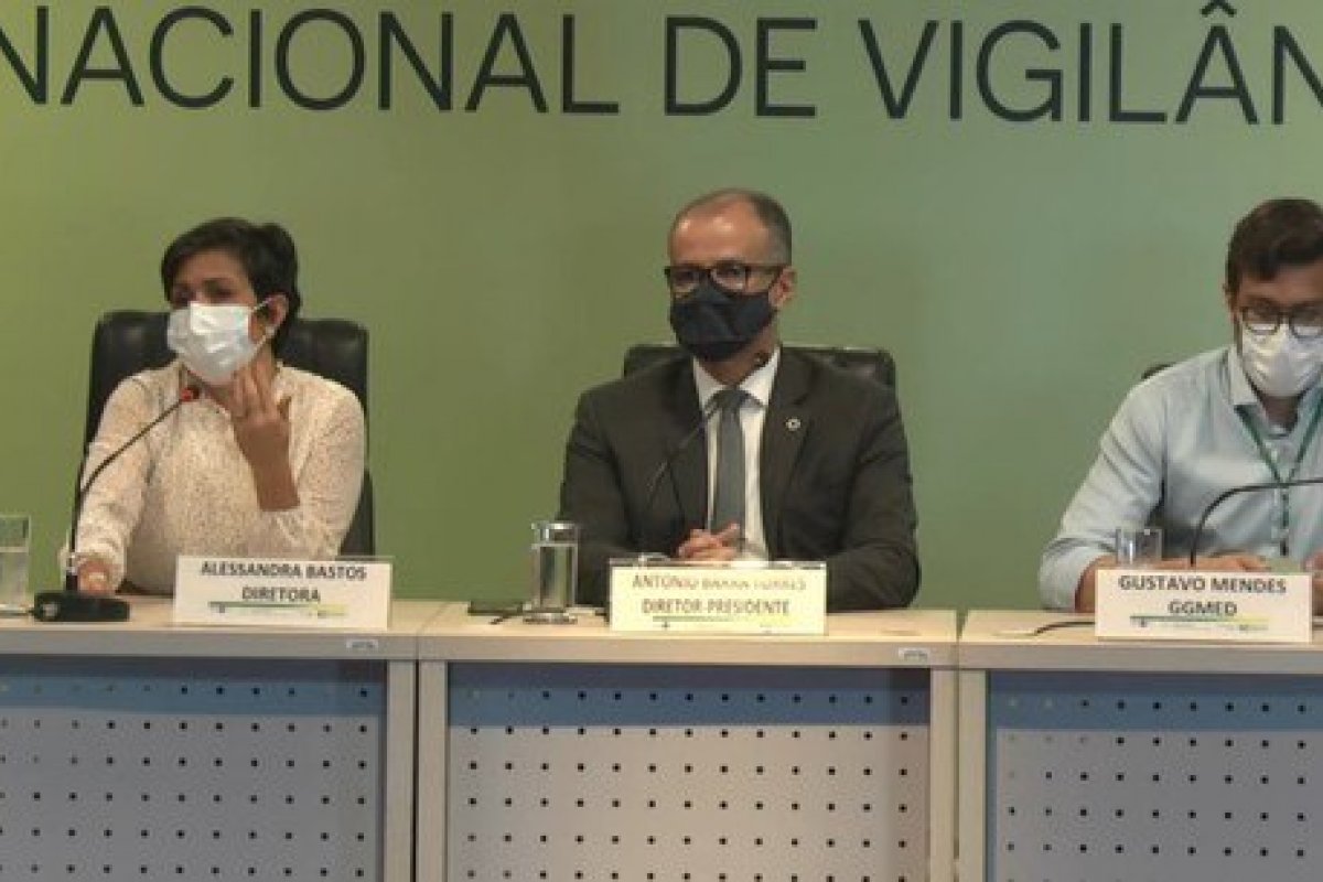 Cidadão brasileiro não precisa de uma Anvisa contaminada por guerra política, diz diretor após pausa de estudos