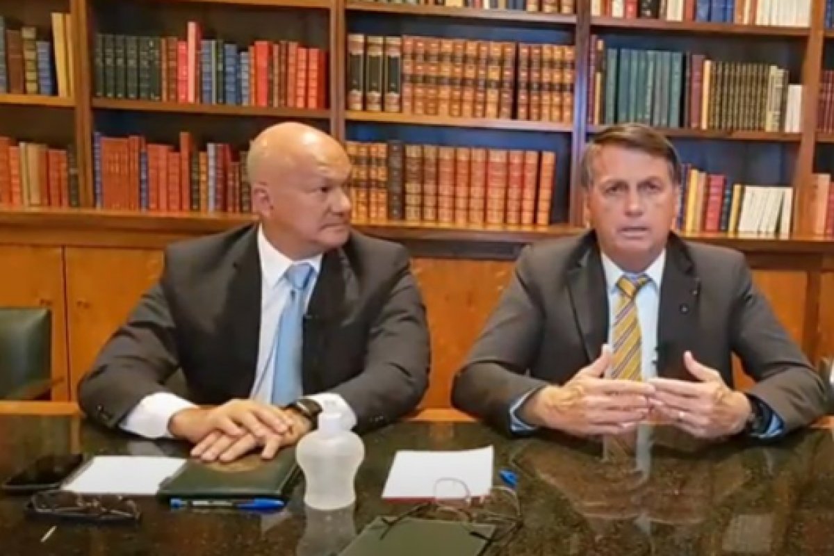 "Foi um desabafo", diz Bolsonaro sobre chamar o Brasil de um país de "maricas"