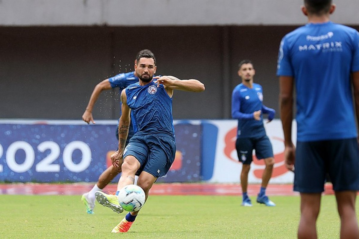 Com chance de voltar a primeira parte da tabela, Bahia recebe Fortaleza em jogo atrasado do primeiro turno