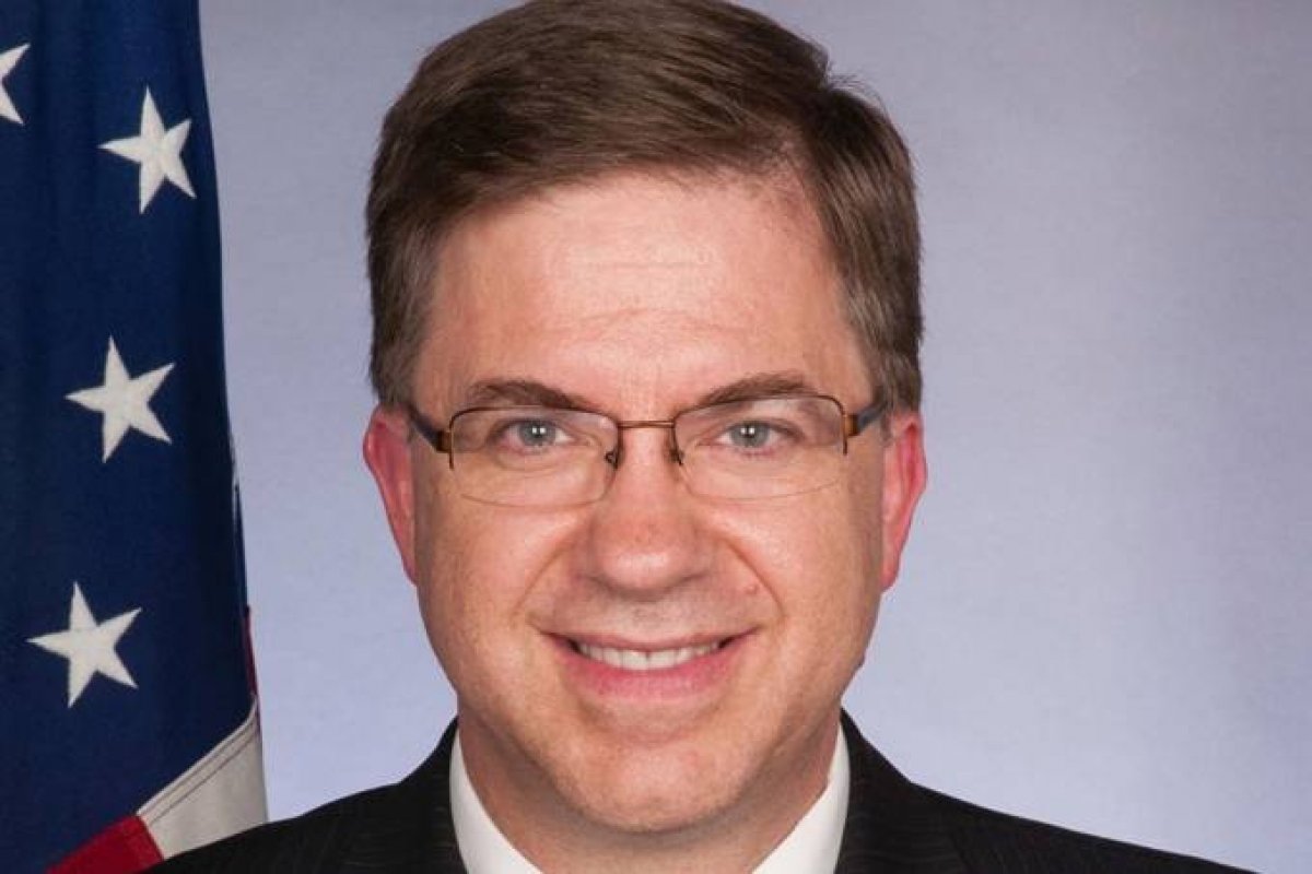 Após Bolsonaro falar em "pólvora", embaixador americano exalta força militar