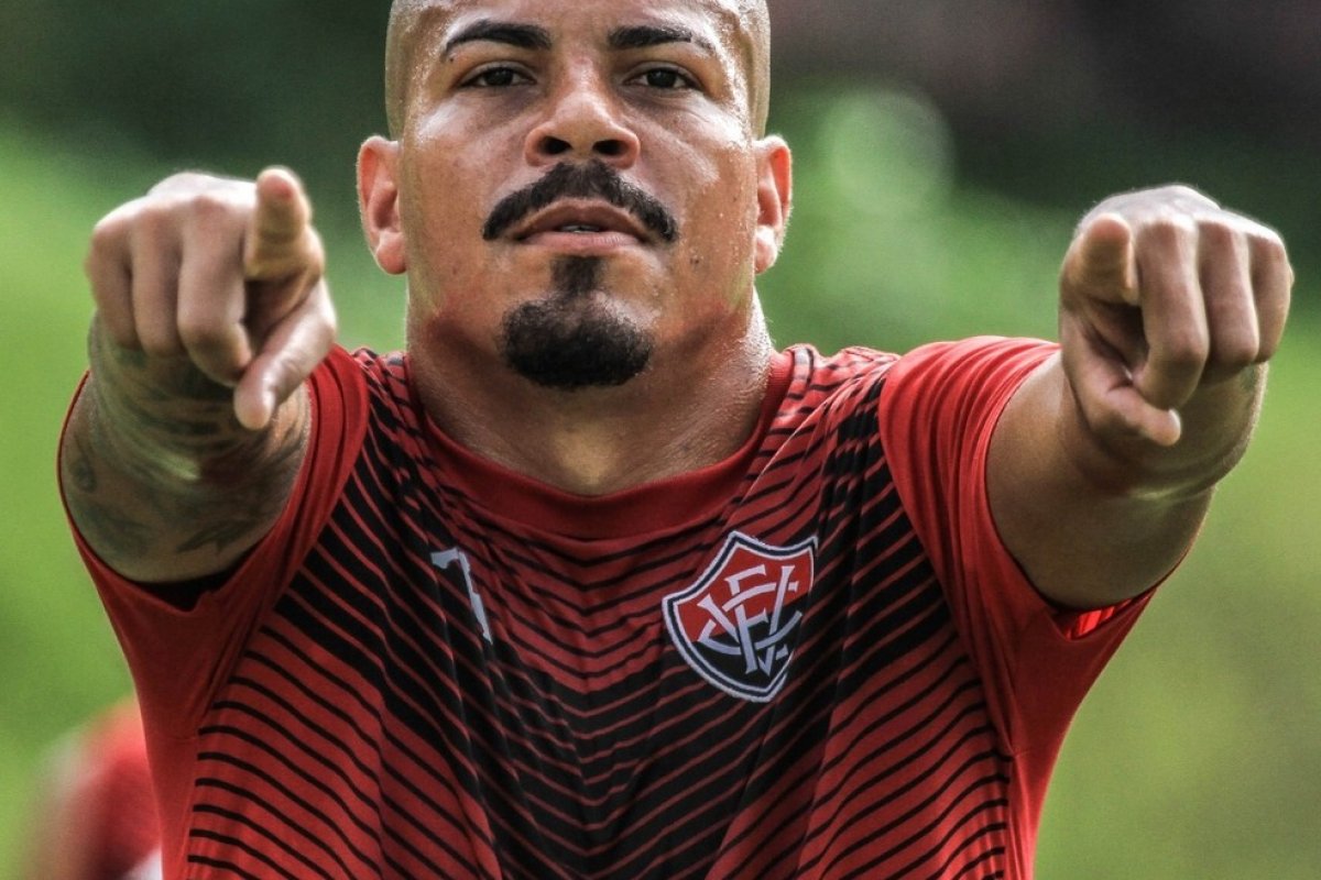 Tiago Carleto é liberado e não deve entrar em campo contra o Figueirense