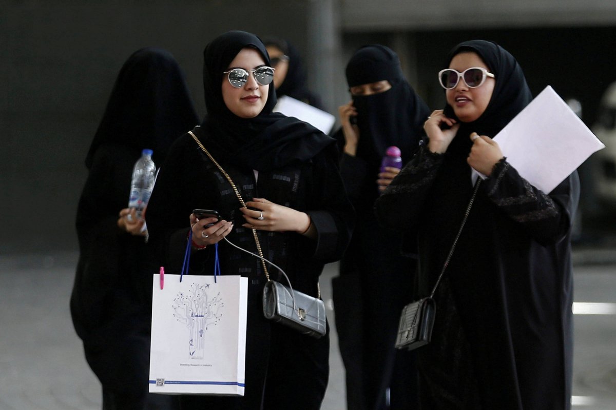 Arábia Saudita libera mulheres a viajarem sem autorização de homens