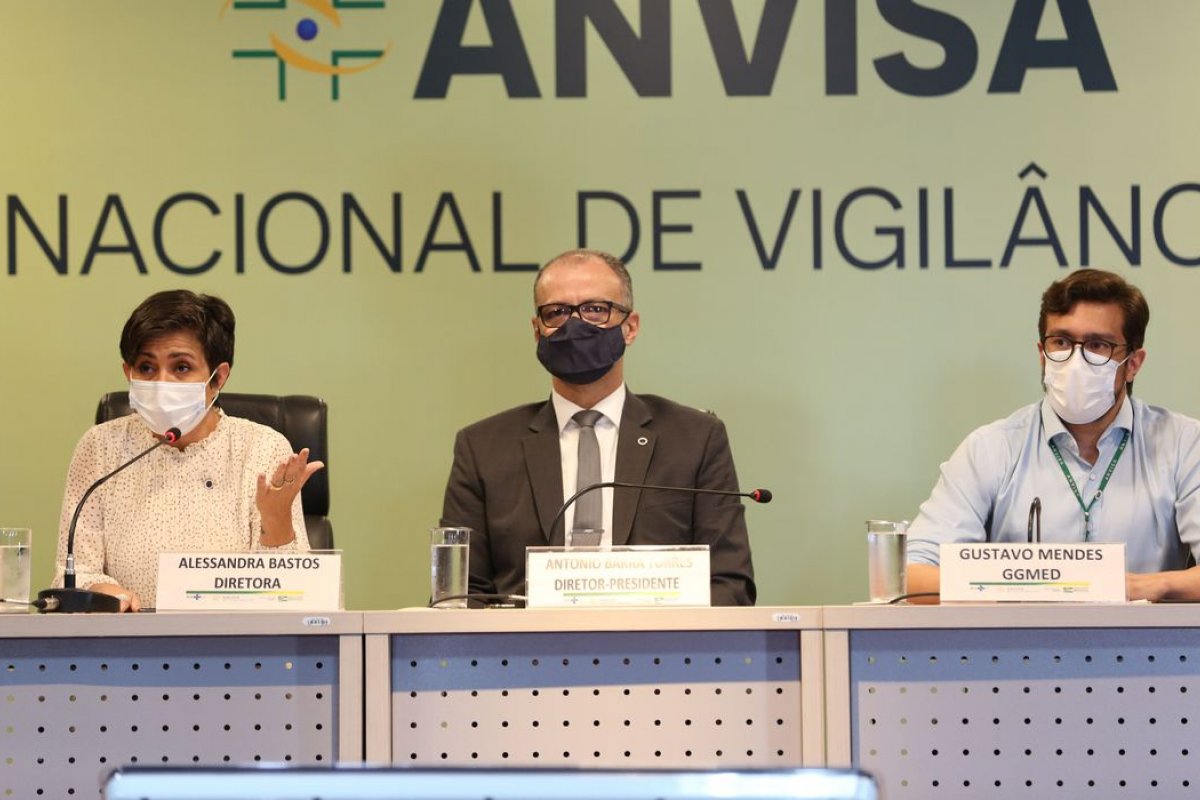 Comissão convida presidente da Anvisa para esclarecer suspensão de testes de vacina