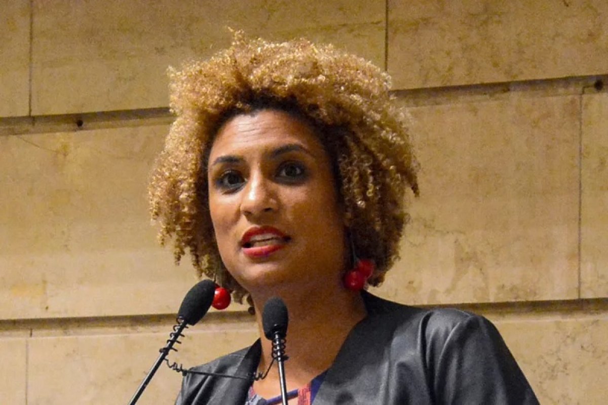 Professora é demitida após afirmar que Bolsonaro “armou” assassinato de Marielle Franco