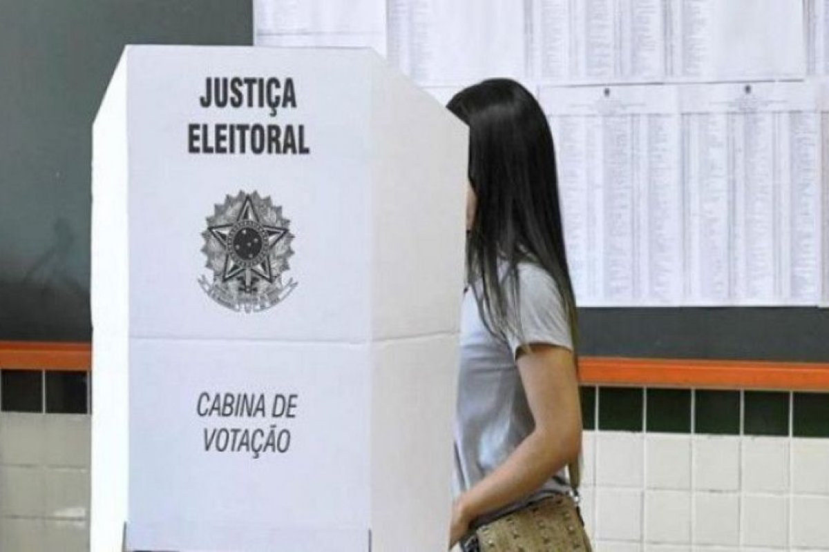 TSE determina que eleitor sem máscara não poderá acessar local de votação