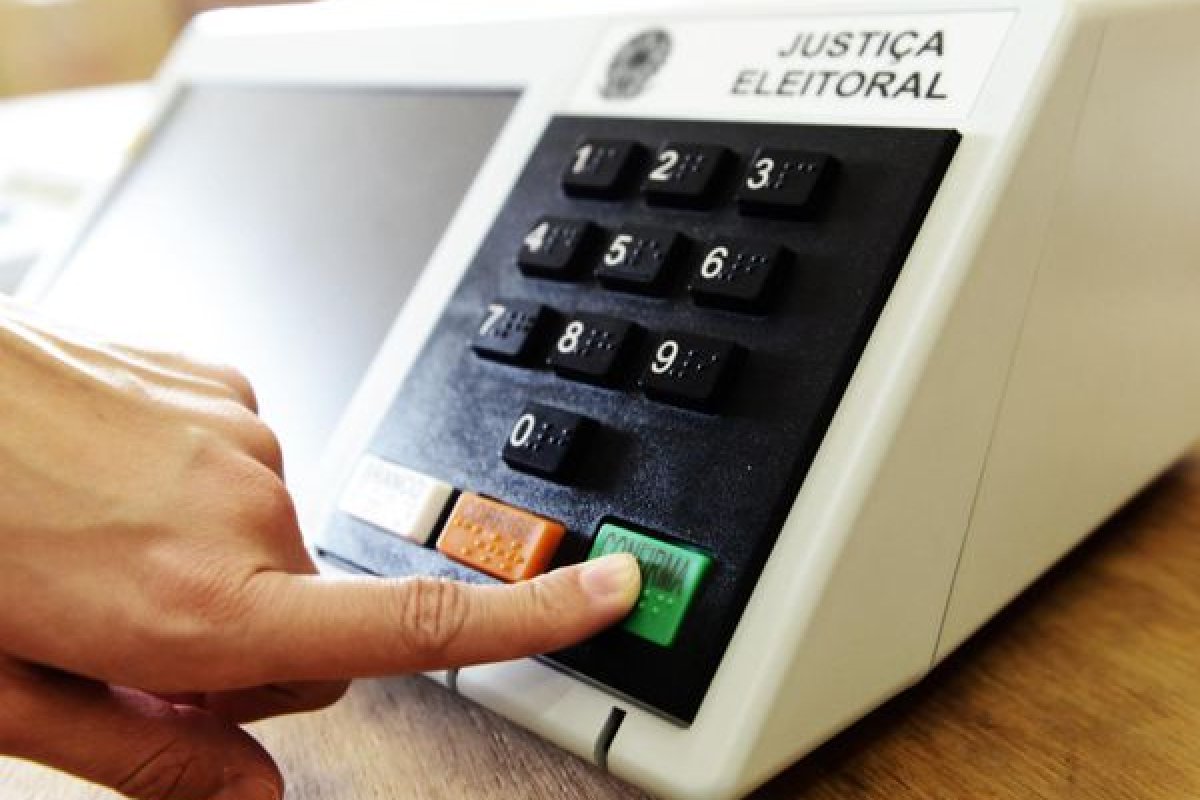 Empresas de limpeza e de roupas íntimas realizam pesquisas eleitorais