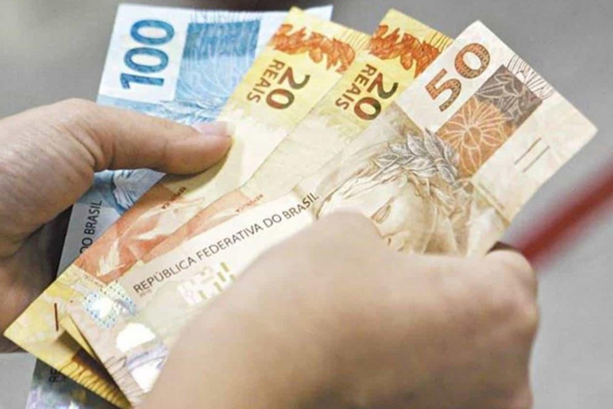 Funcionários com contrato suspenso ou salário reduzido ainda não sabem se terão direito ao 13º
