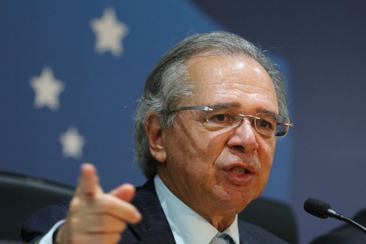 Guedes diz que auxílio emergencial será prorrogado em caso de 2ª onda da Covid-19