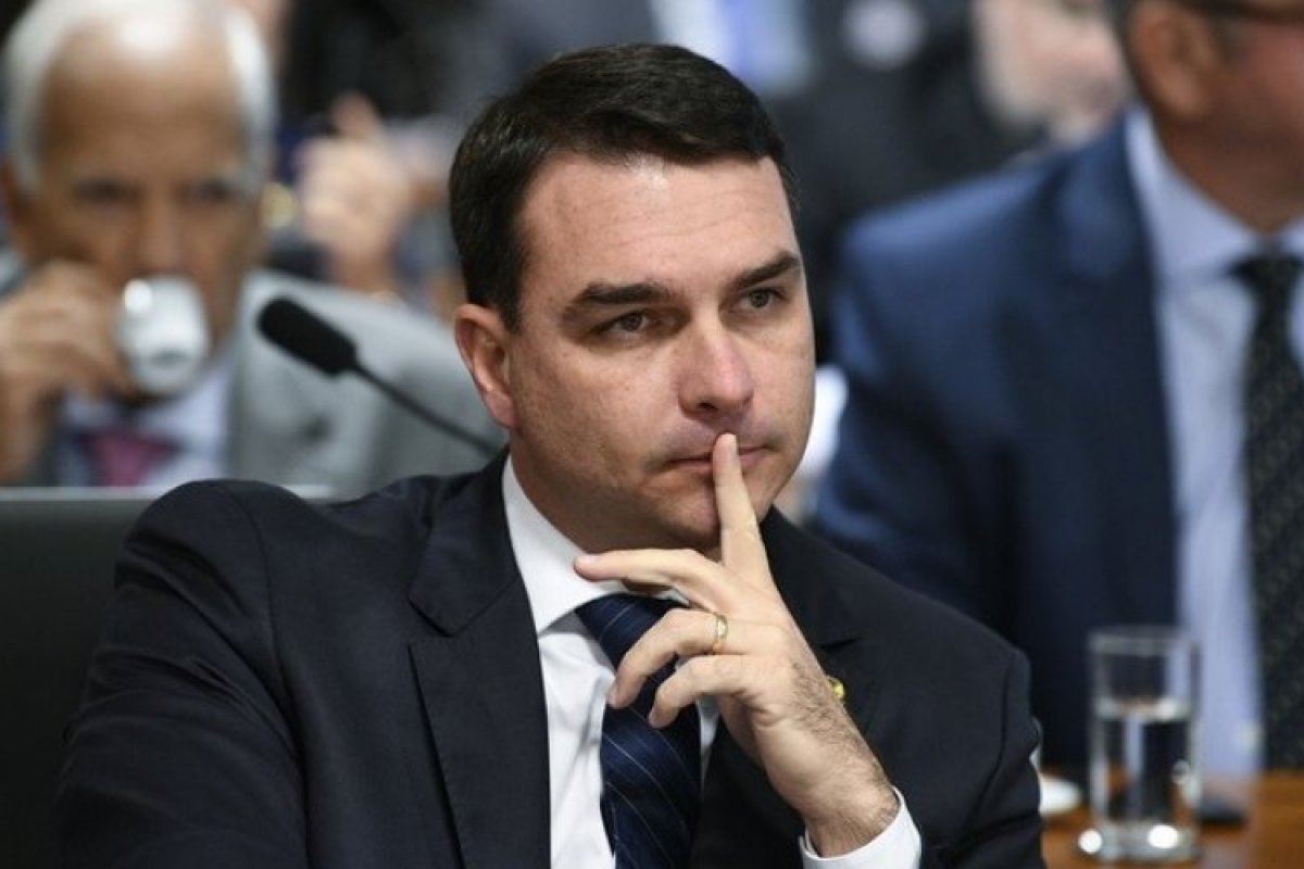 Desvio de recursos da Alerj a Flávio Bolsonaro é "incalculável", diz MP-RJ