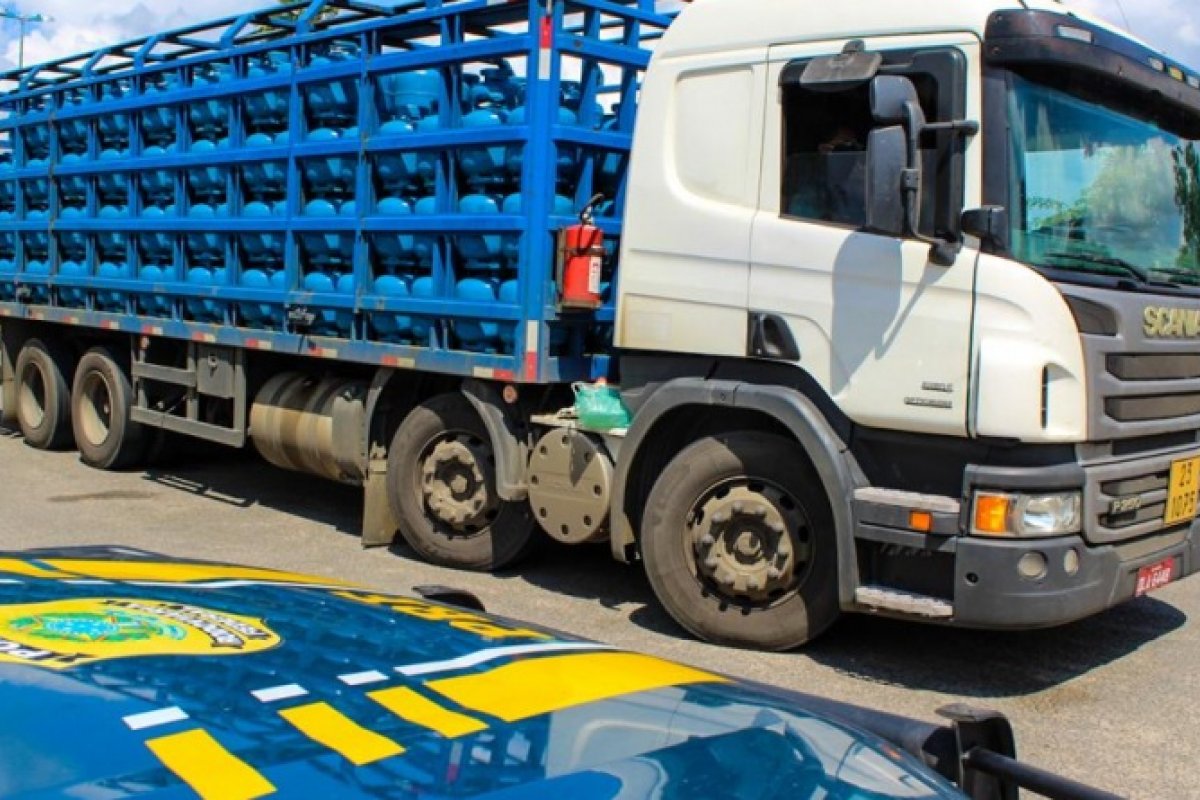 Operação da PRF-BA apreende cargas com materiais explosivos, radioativos e combustíveis