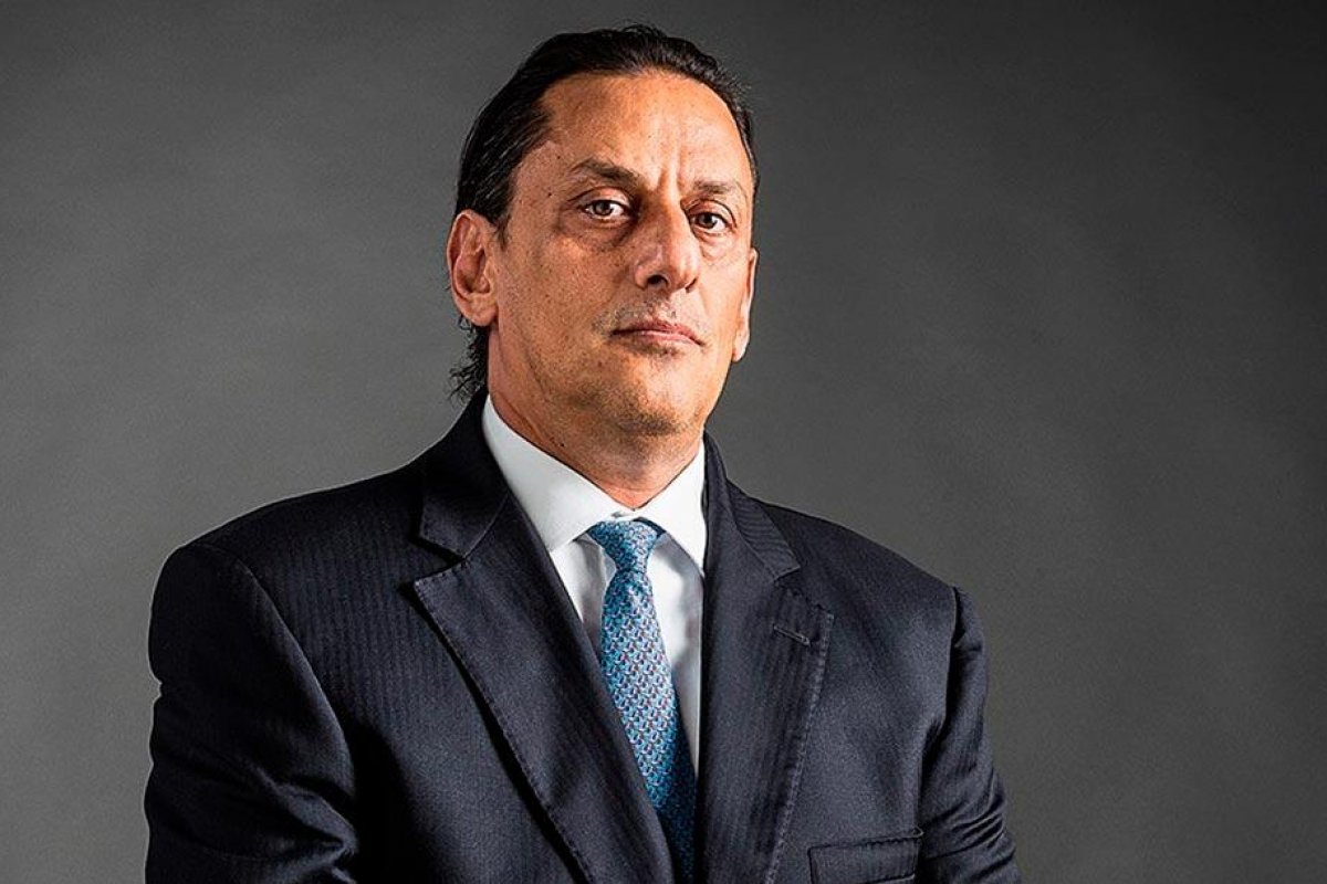 Funcionária de pizzaria acusa Frederick Wassef de chamá-la de 'macaca'