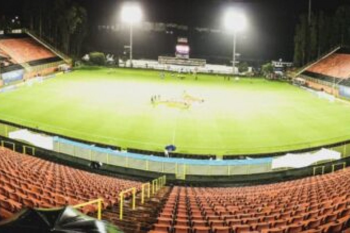 Vitória encerra série negativa sem vencer com goleada sobre Figueirense na Série B