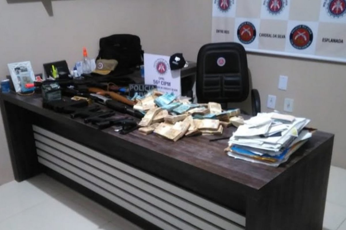Operação 'Sandra Rosa Madalena' apreende R$ 236 mil com dupla em cidade baiana