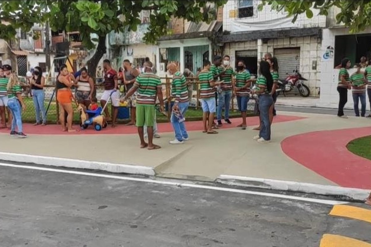 Vídeo: Apoiadores de candidato a vereador provocam aglomeração em Salvador