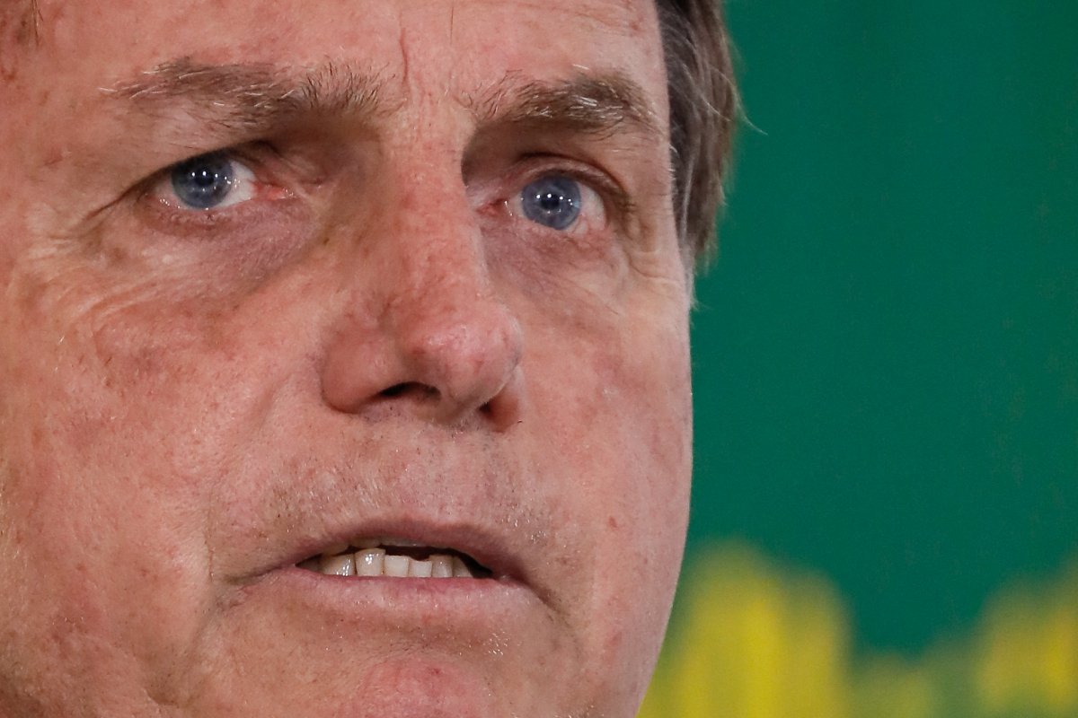 Bolsonaro diz que segunda onda da Covid-19 é "conversinha"