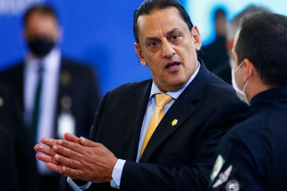 "Não sou racista, meu pai tem cabelo bem pixaim", justifica Wassef após caso de racismo