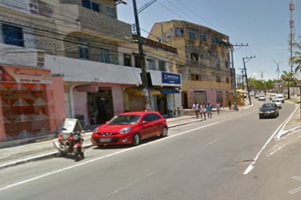 Homem é esfaqueado pelo amigo em bairro de Salvador