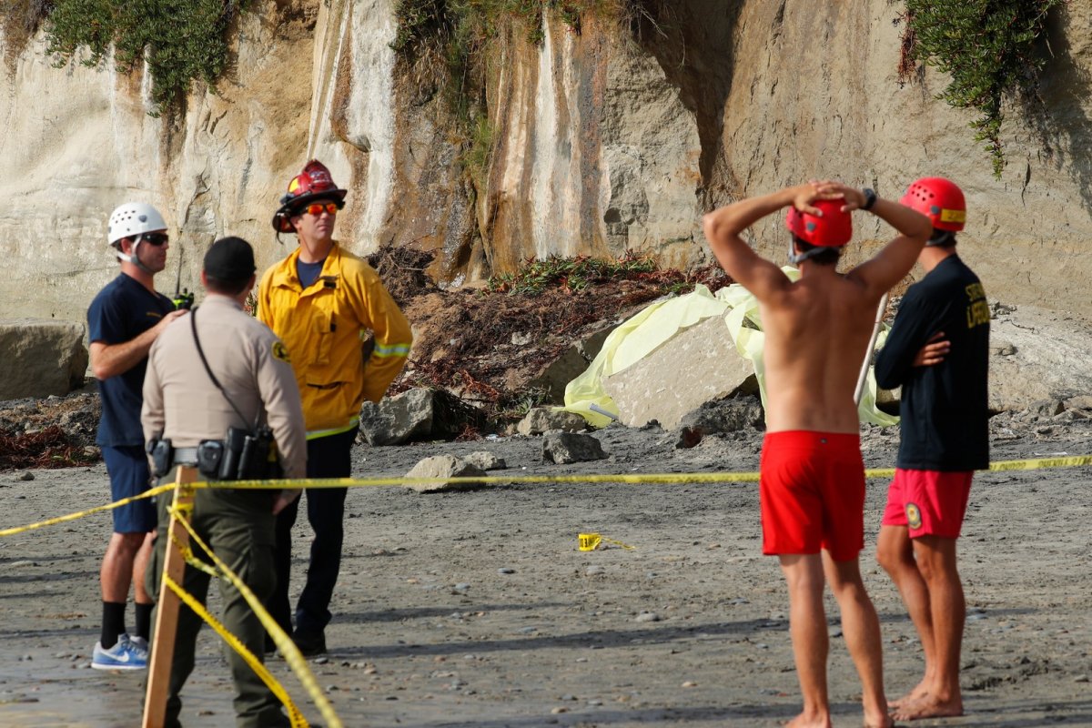 Desabamento de encosta causa 3 mortes em praia da Califórnia