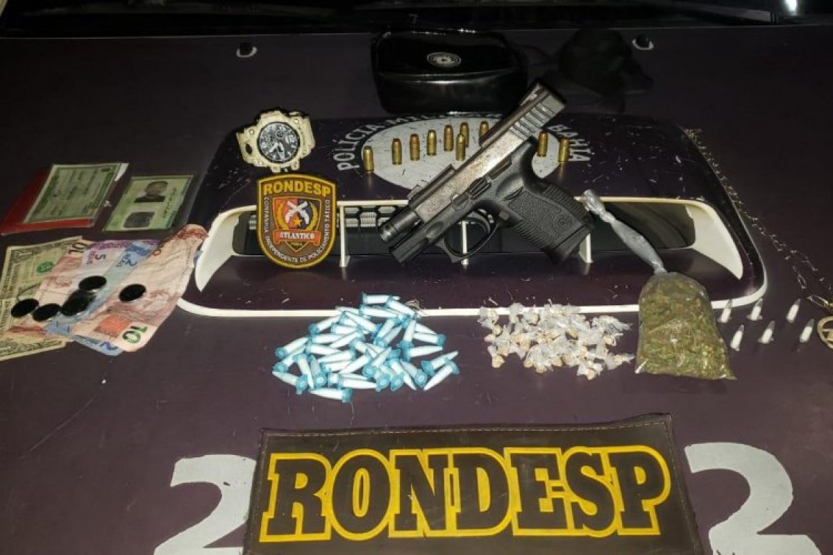 Arma e drogas são apreendidas no Bairro da Paz