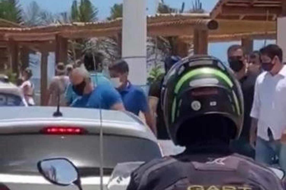 Vídeo: Carreata de Cezar Leite encontra ACM Neto que sai correndo