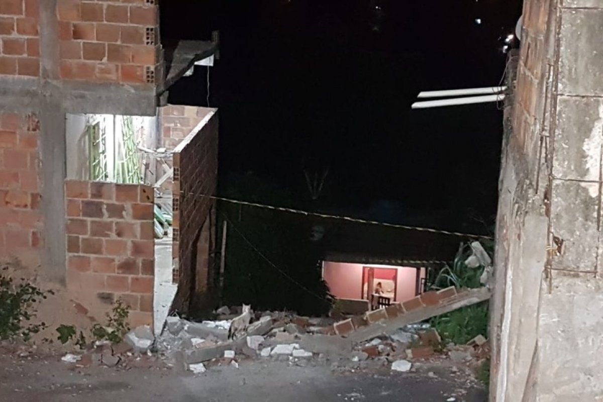 Pedreiro morre soterrado após laje desabar no bairro da Fazenda Grande II, em Salvador
