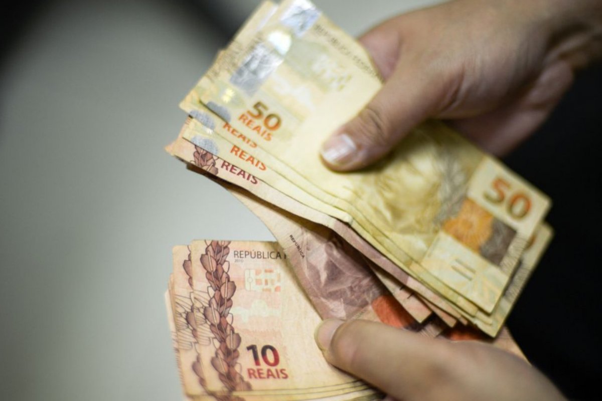 Caixa paga auxílio para nascidos em setembro neste domingo (15)