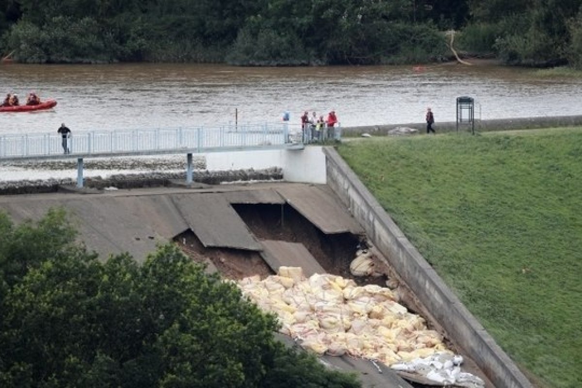 Barragem com risco de rompimento recebe equipe militar para contenção