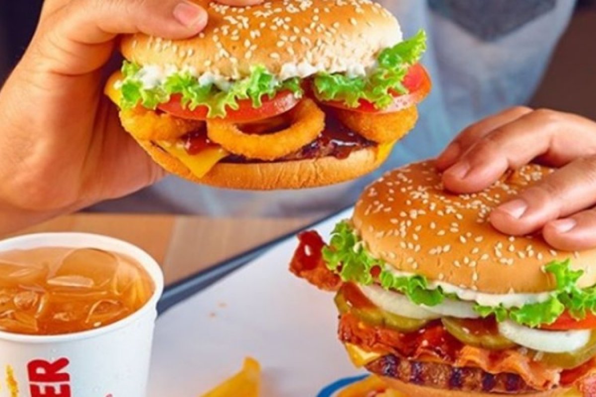 Burguer King dá descontos em lanches em troca de 'santinhos' neste domingo (15)