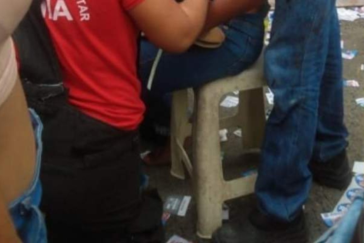 Ex-marido esfaqueia mulher em frente a colégio eleitoral