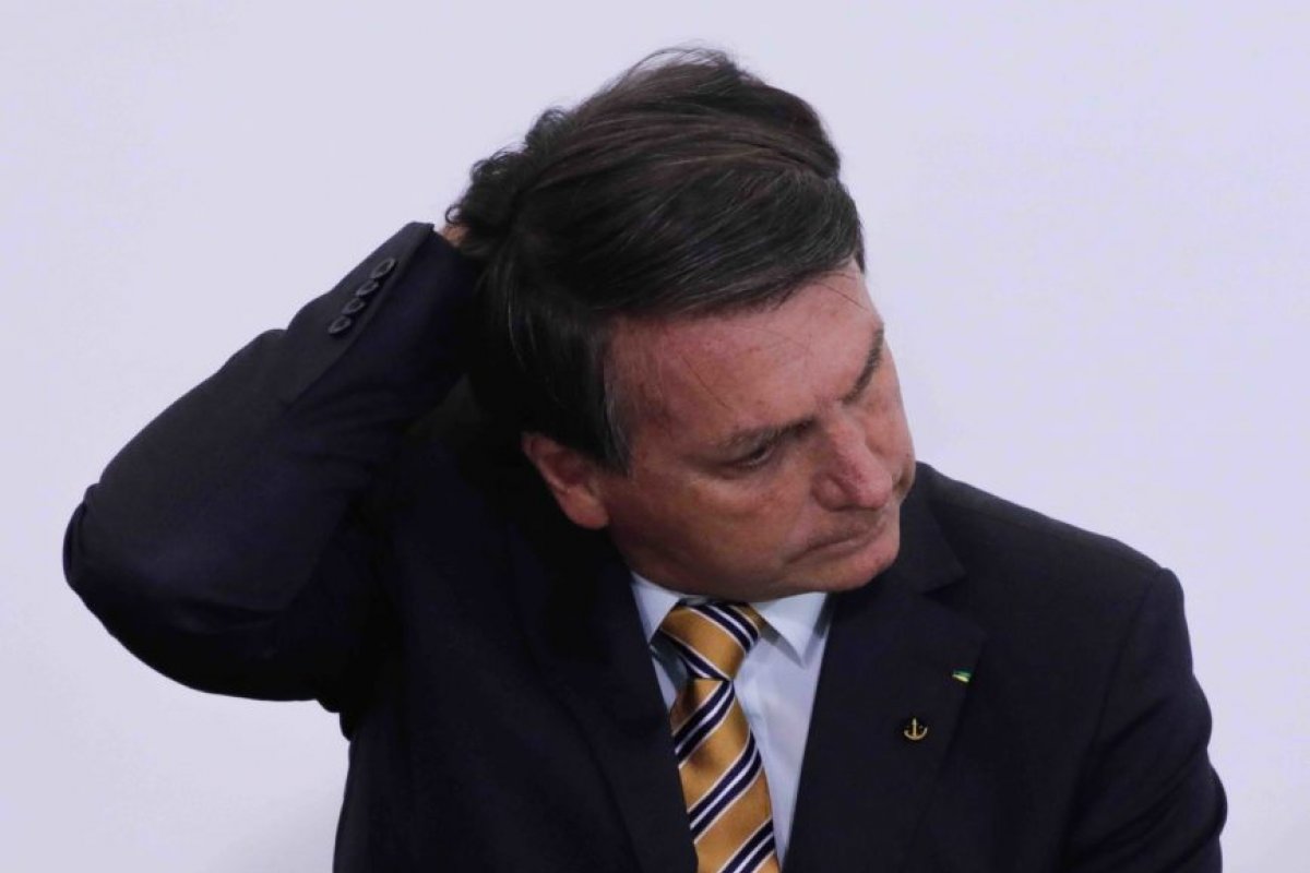 Bolsonaro apaga publicação em que pedia voto para Russomanno e Crivella