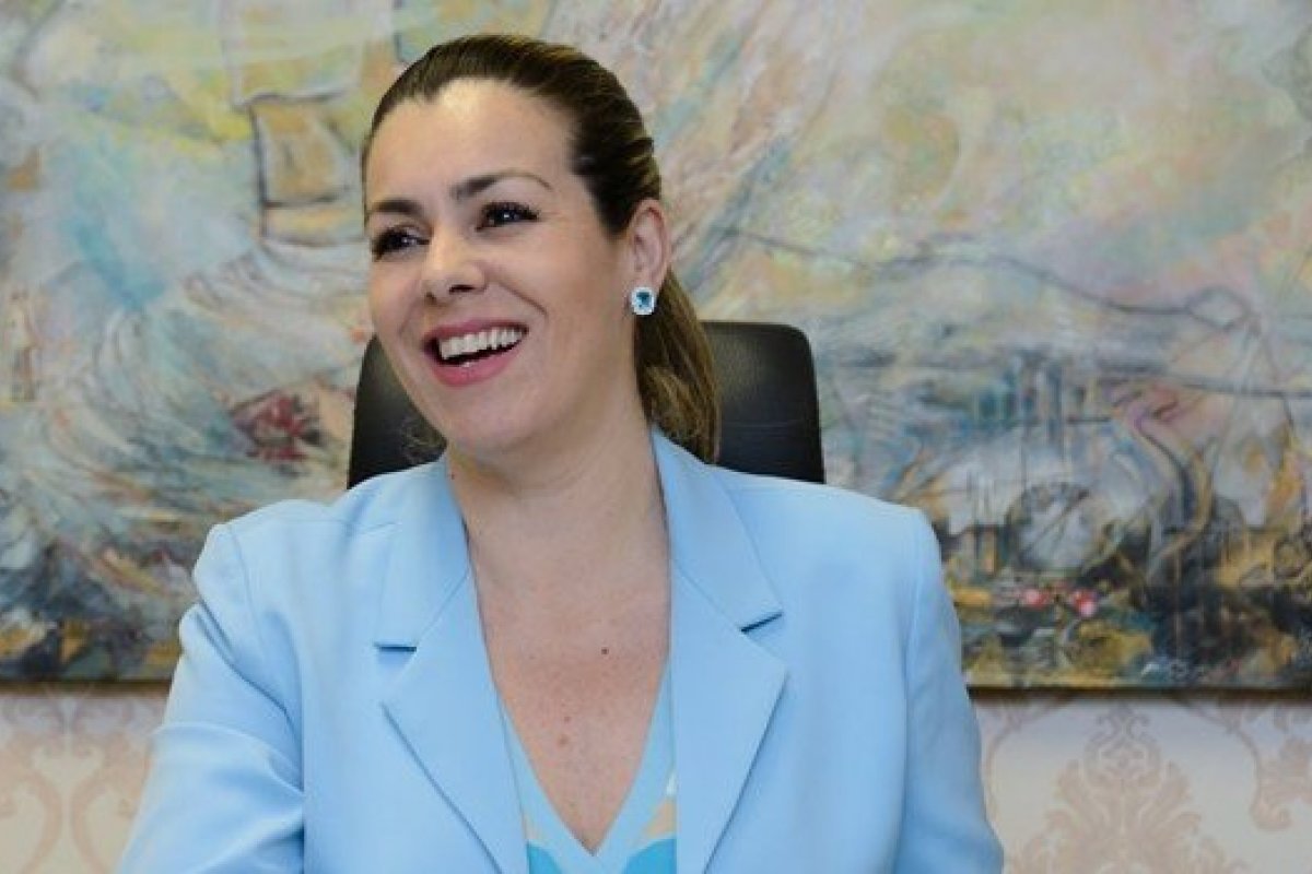 Rafael Greca é reeleito em Curitiba; Cinthia Ribeiro em Palmas