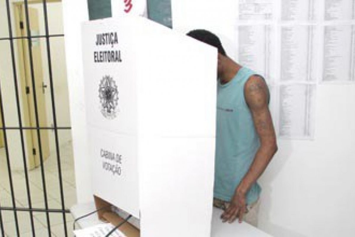 Parceria entre Defensoria e TRE-BA viabiliza detentos a exercerem o voto