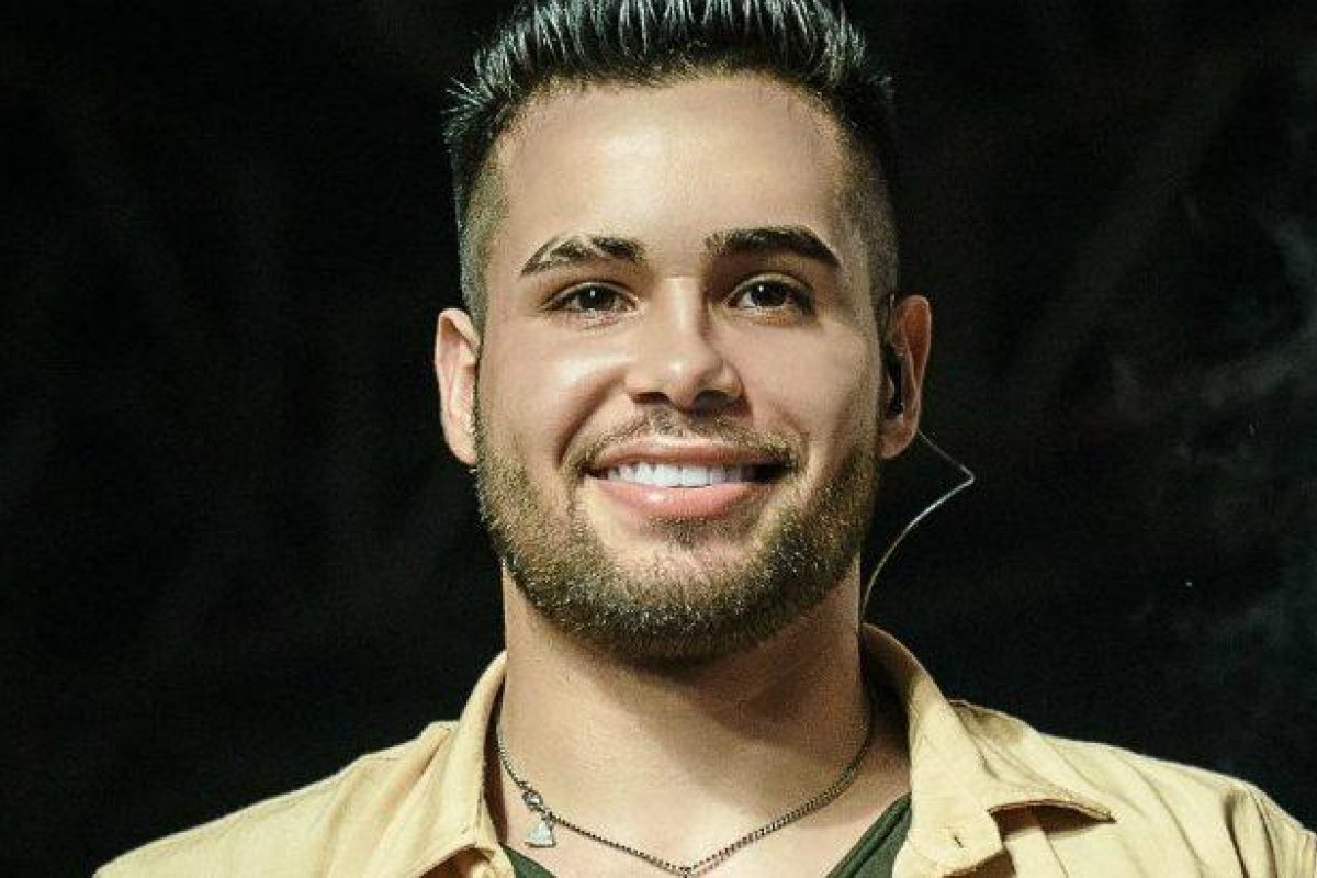 Funkeiro baiano é atingido por copo em show no Amazonas