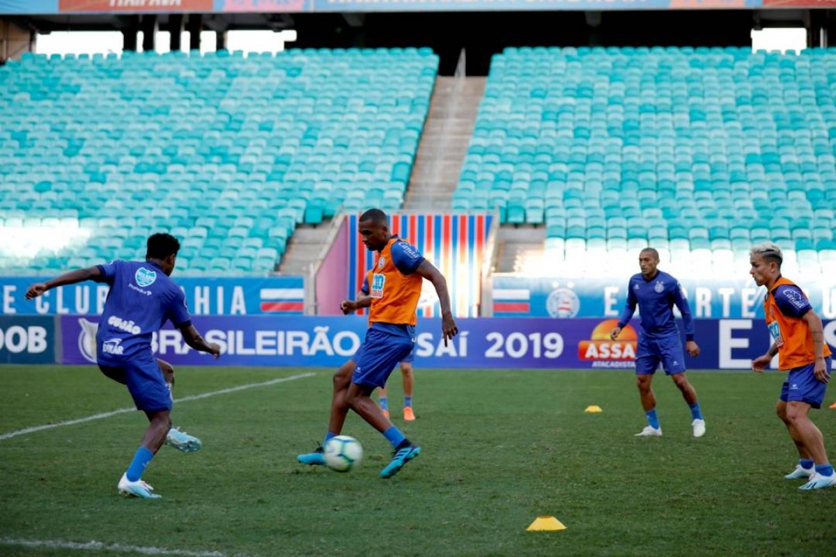Sem vencer há sete jogos, Bahia encara Flamengo para se afastar do Z-4