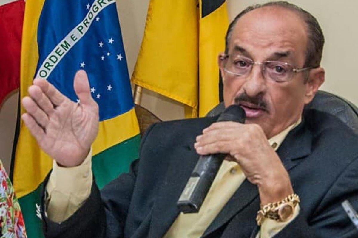 Prefeito de Itabuna se aborrece e desiste de votar nele mesmo