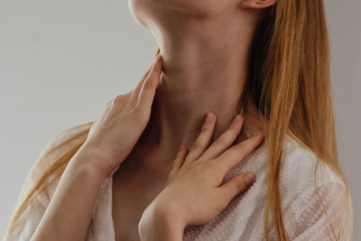 Tchau papada: novos cosméticos prometem acabar com o incomodo.