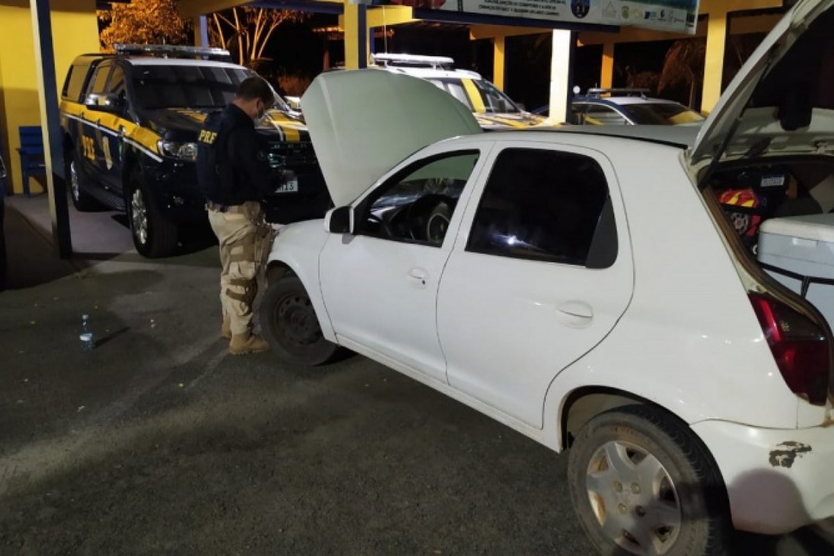 Motorista é preso em flagrante na BR 101 com carro roubado em Salvador