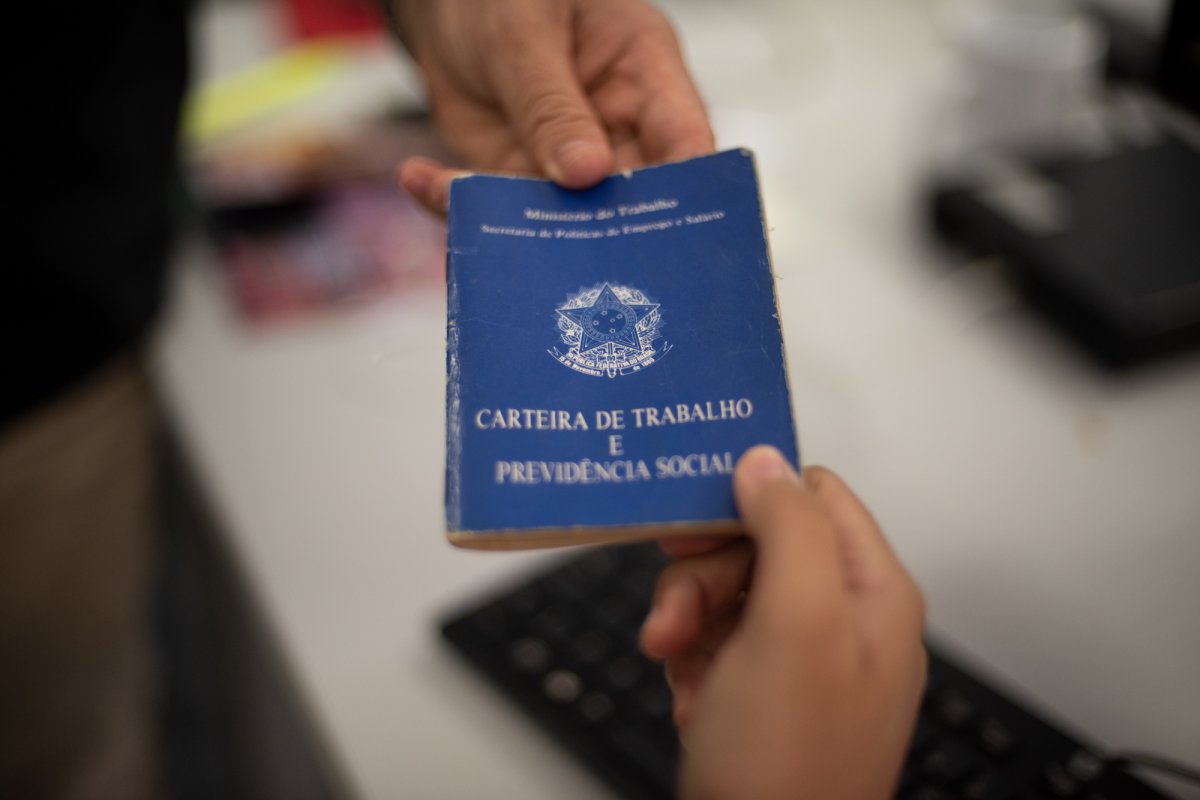 Governo define 13º salário para contratos suspensos durante a pandemia