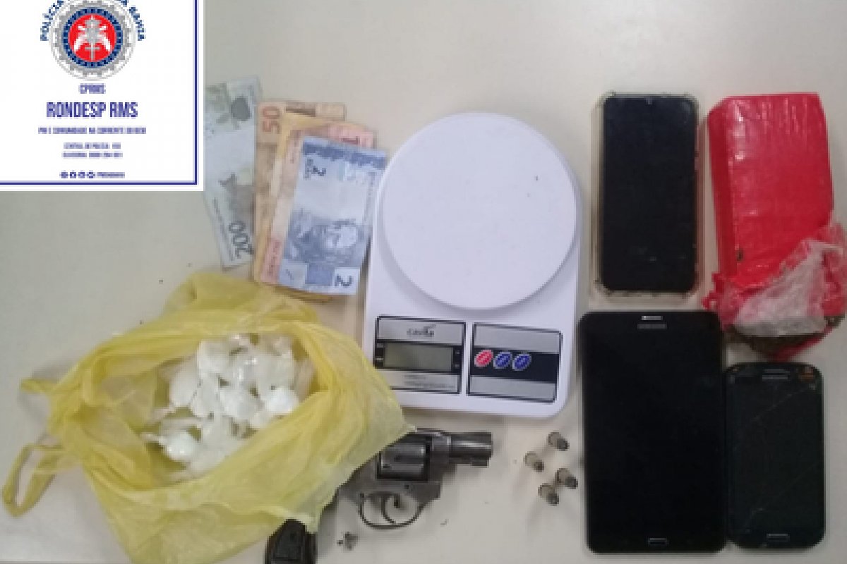 Homem é preso em flagrante com drogas e arma no bairro de Itinga, em Lauro de Freitas