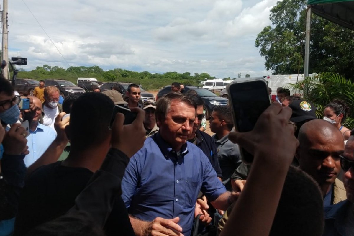 Bolsonaro elogia moradores do campo que não foram "frouxos" durante pandemia