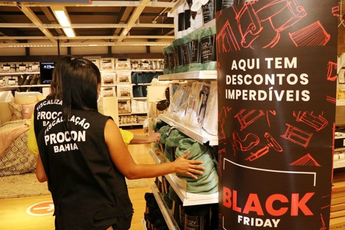 Procon-BA inicia fiscalização em lojas físicas com 'Black Friday'