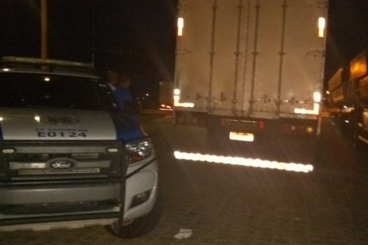 Polícia prende três homens por envolvimento na receptação de carga roubada