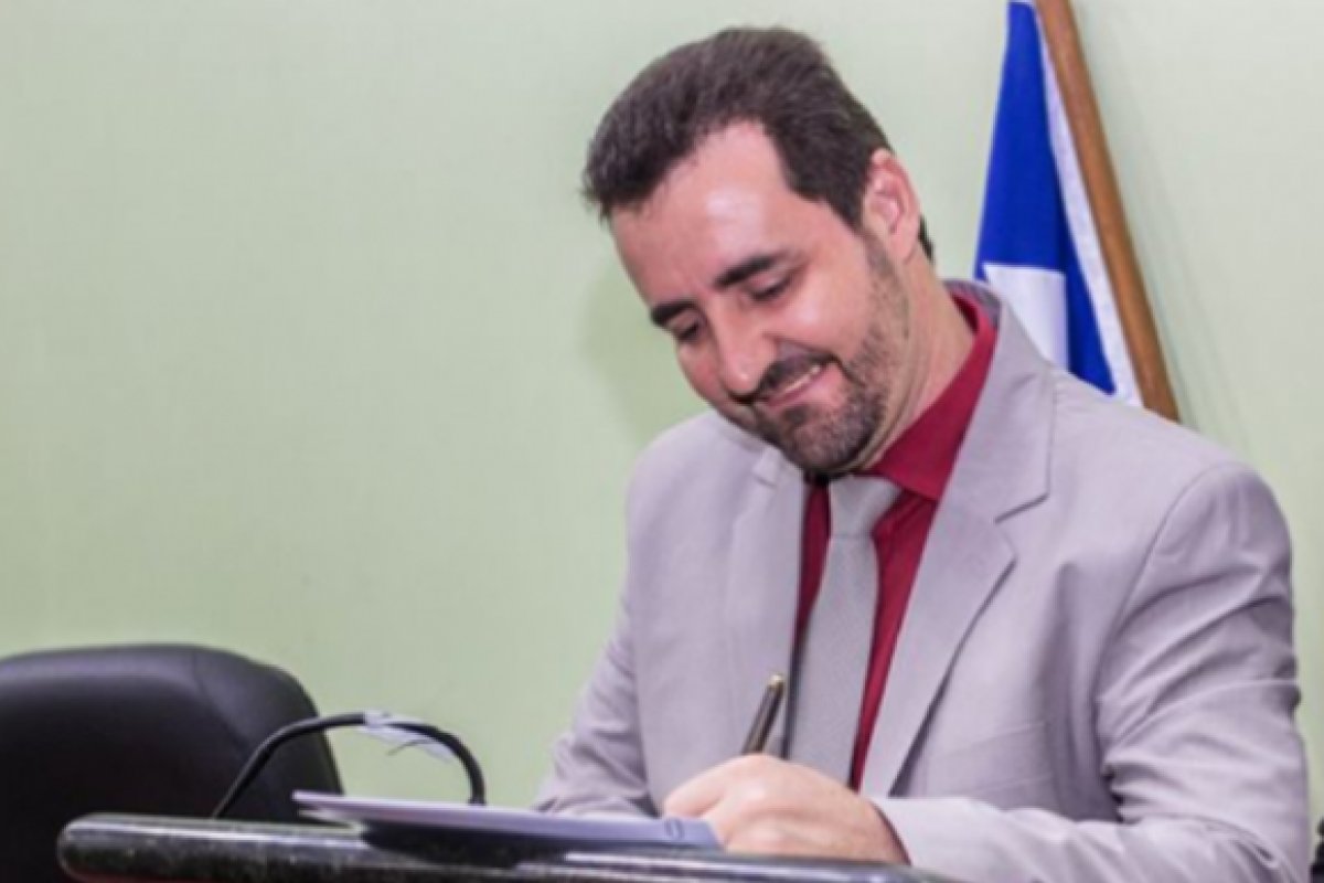 Após atraso na nomeação, novo reitor da UFRB toma posse hoje em Brasília