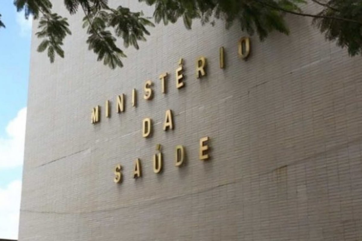 Em rede social, Ministério da Saúde diz que não há remédio que cura covid-19 e apaga post