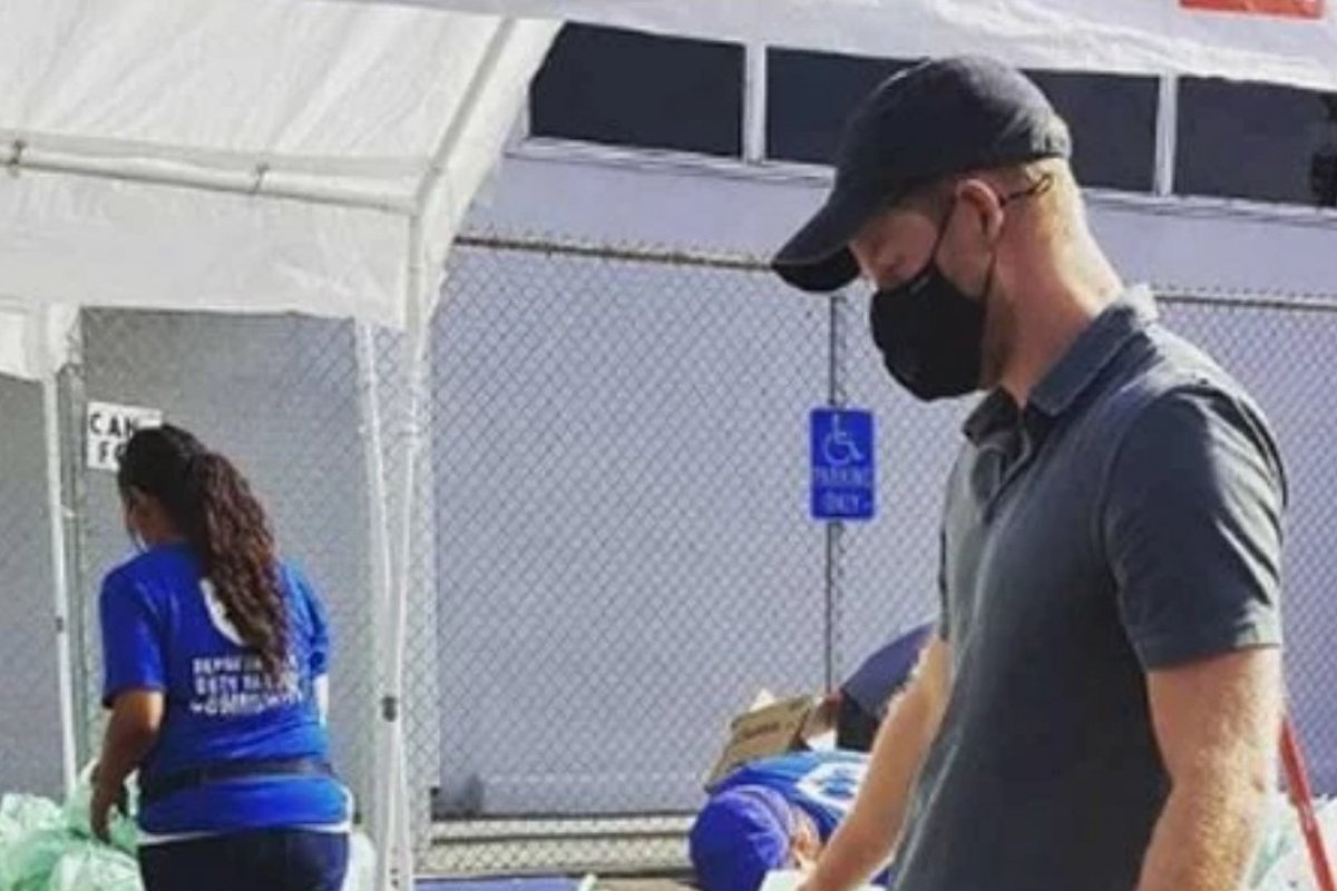 Príncipe Harry é flagrado fazendo trabalho voluntário nos EUA